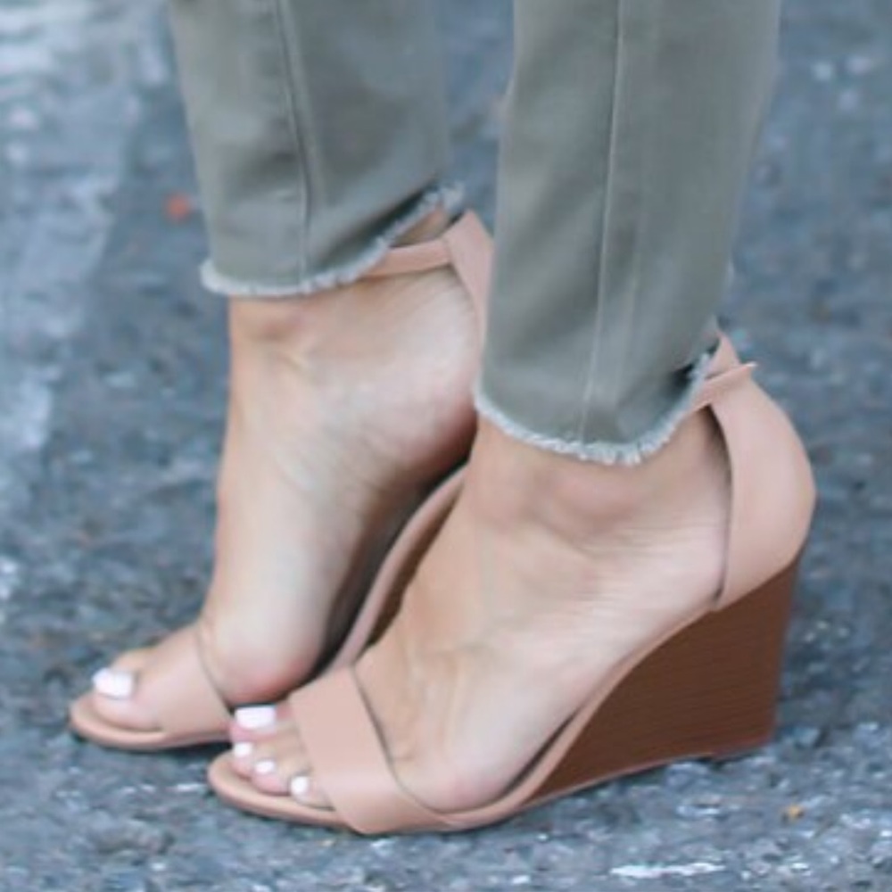 Nude / Tan wedge strappy sandals